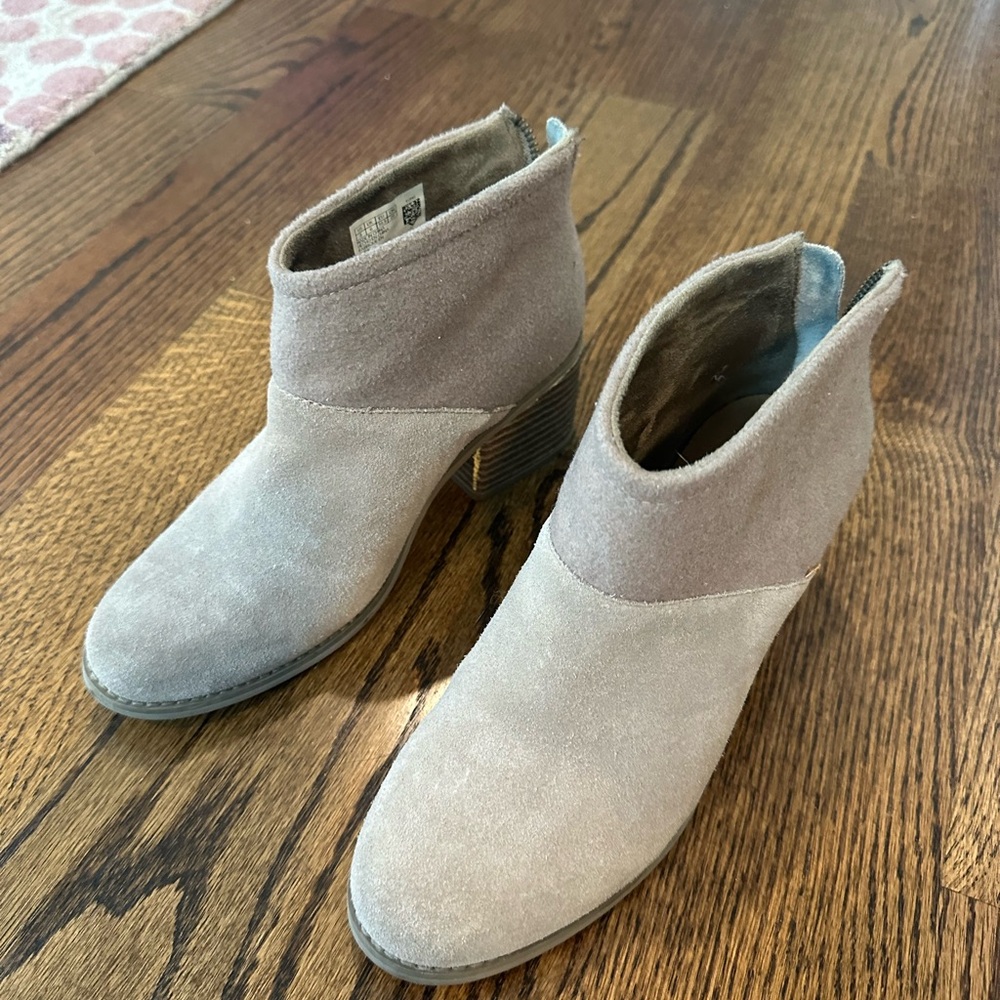 Toms suede booties size 8